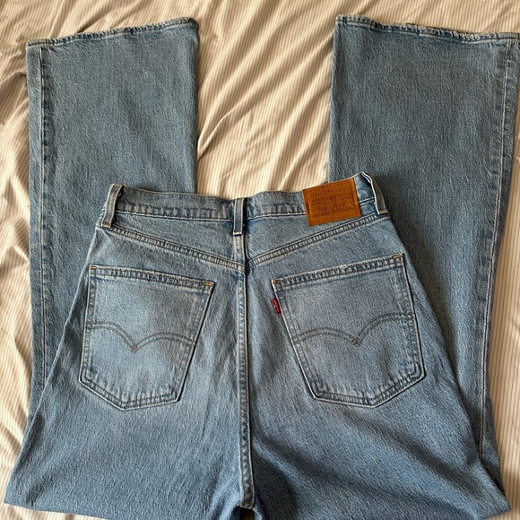 Levi’s Flare Jean - Picture 11 of 11